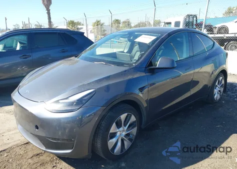 2023 Tesla Model Y Awd/Long Range Dual Motor All-Wheel Drive z USA, uszkodzony, nr VIN 7SAYGAEE8PF972307